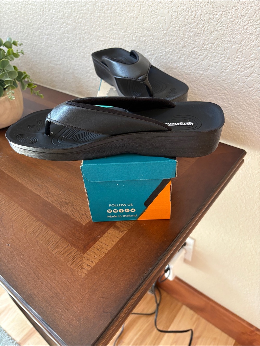 aerothotic Sandals - Picture 2 of 6